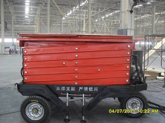 四輪移動式液壓升降平臺